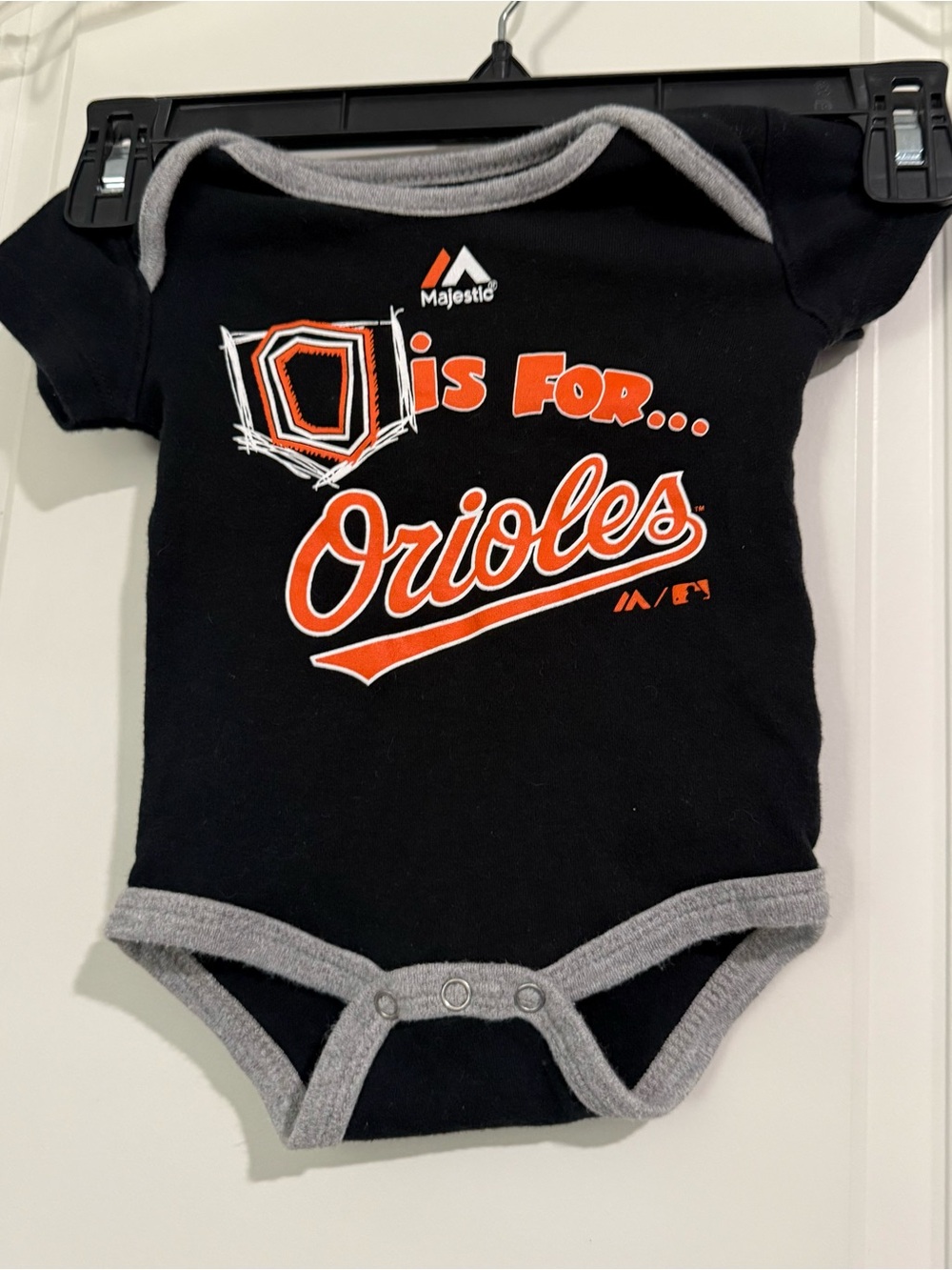 Baby orioles mlb baseball onesie 0-3months majestic bodysuit